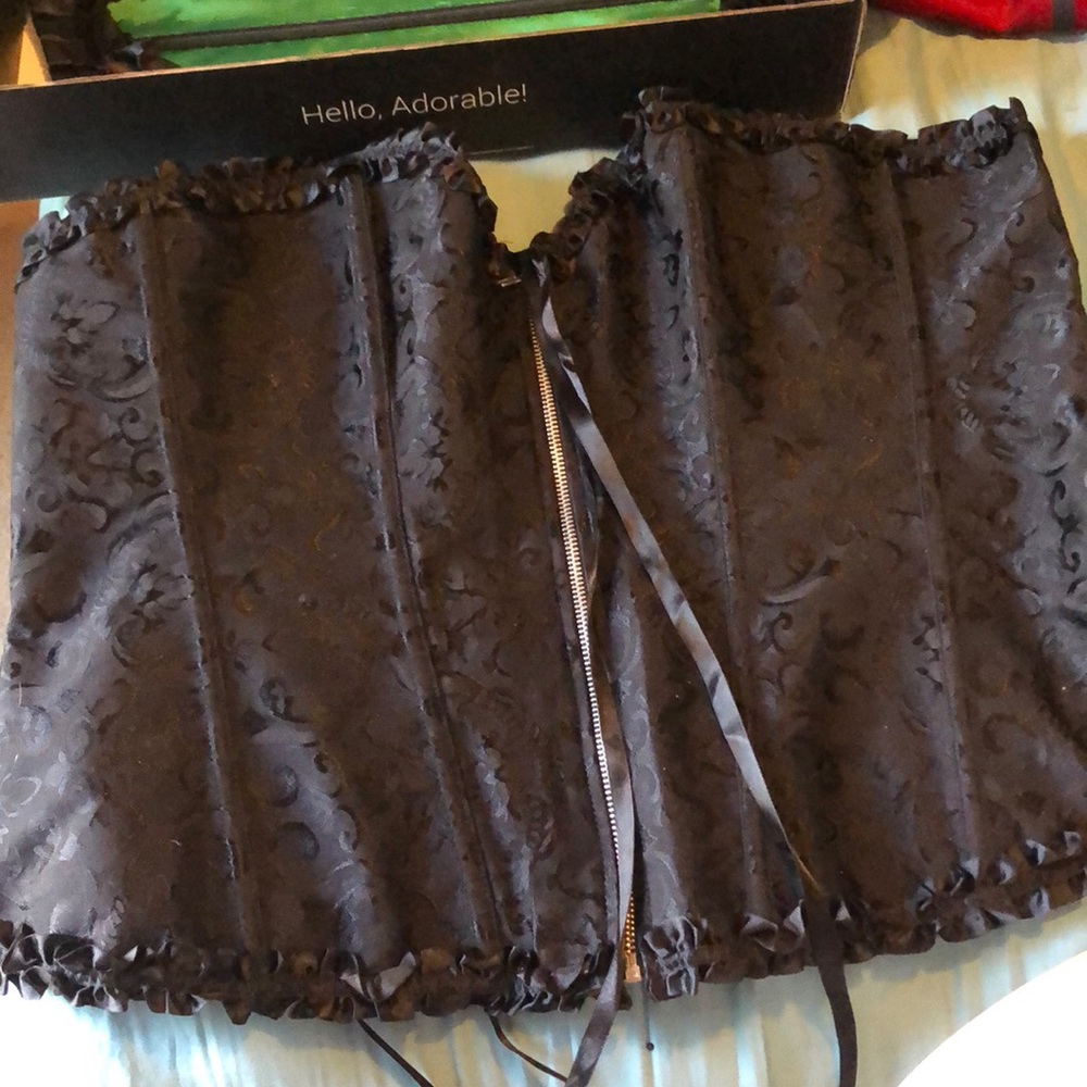 Black Velvet Detailed Corset